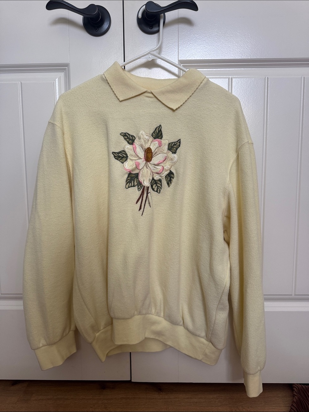 VINTAGE - Butter Yellow Embroidered Collared Women's Sweater